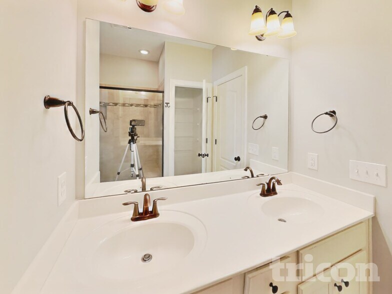 Building Photo - 6800 Payton View Dr