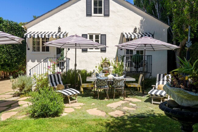 Building Photo - 3109 Calle Cedro