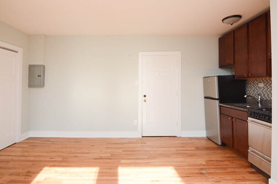 Building Photo - 4349 N Damen