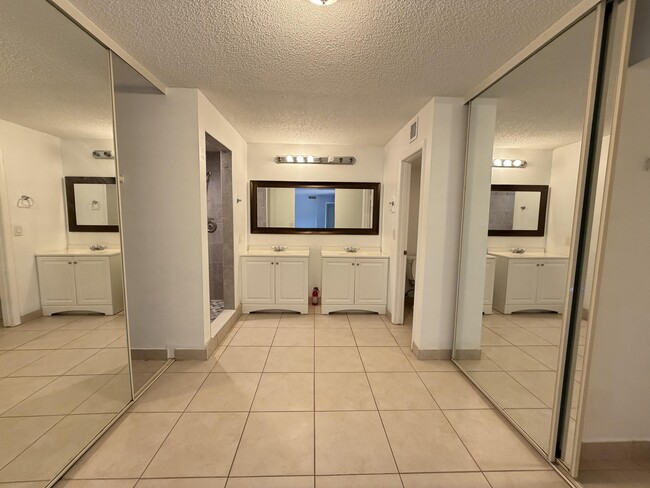 Building Photo - 731 Springdale Cir