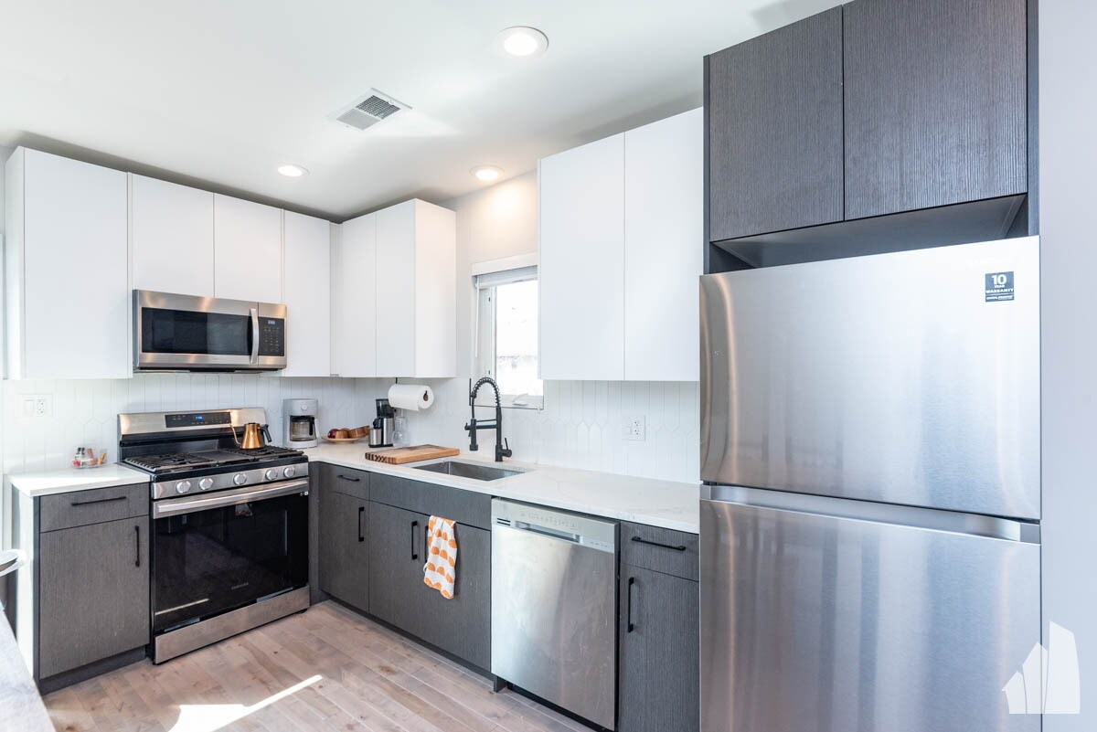 Building Photo - 1013 W 18th St