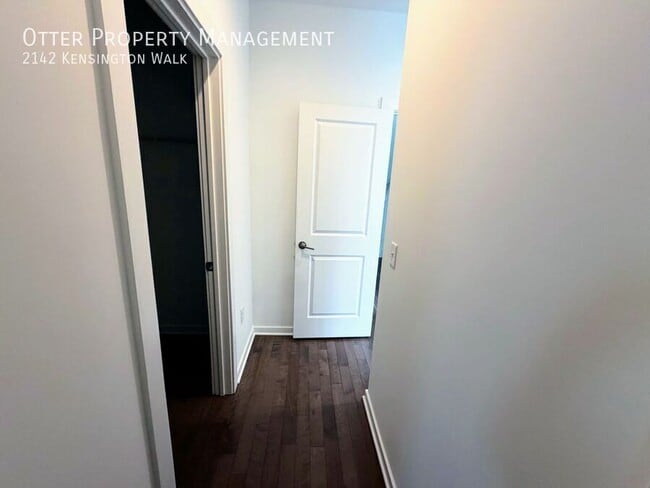 Building Photo - 2142 Kensington Walk