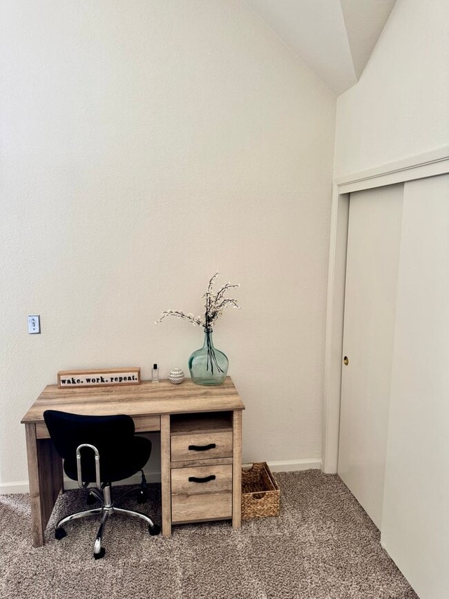 Building Photo - 2 Bedroom, 2 Bath Condo