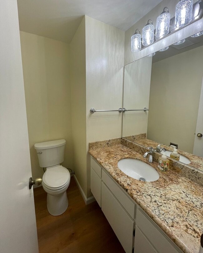 Building Photo - 1033 Fontana Dr