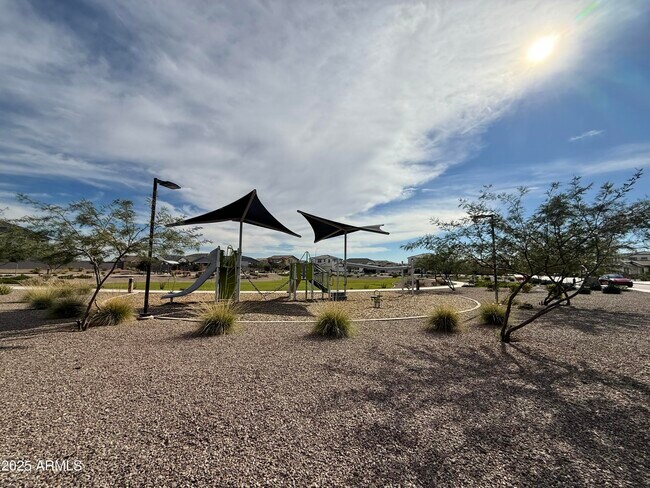 Building Photo - 10270 W Indianola Ave