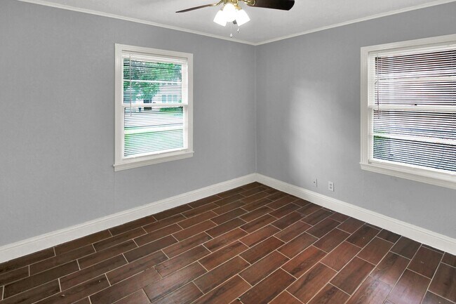 Building Photo - 110 Pamellia Dr