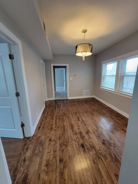 Building Photo - 5521 W 63rd Pl