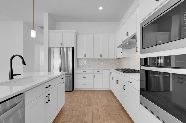 Building Photo - 10393 Pk Ests Ave