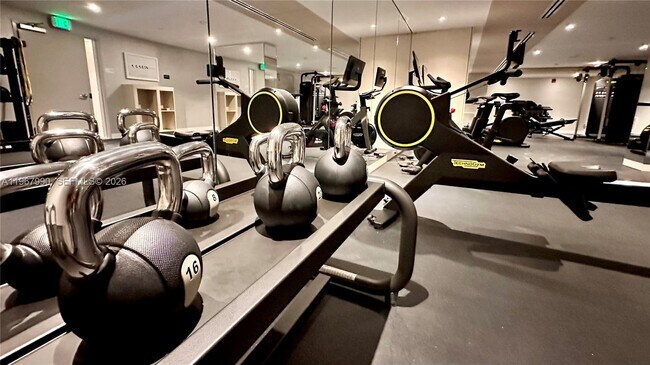 Building Photo - 9201 E Bay Harbor Dr