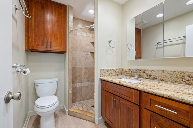 Building Photo - Kailua, Charming 3-Bed, 2-Bath with Swimmi...