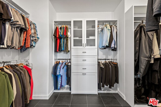 Building Photo - 23477 Palm Dr