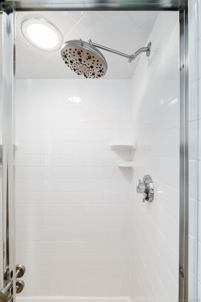 Building Photo - 1987 Fairfield Beach Rd