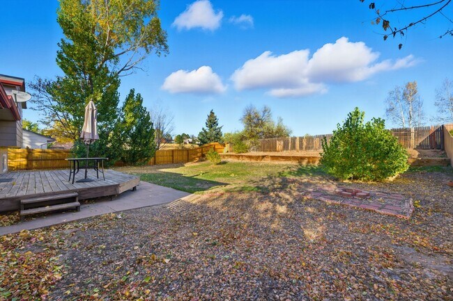 Building Photo - PRICE DROP! 3 Bedroom 2 Bathroom House Wit...