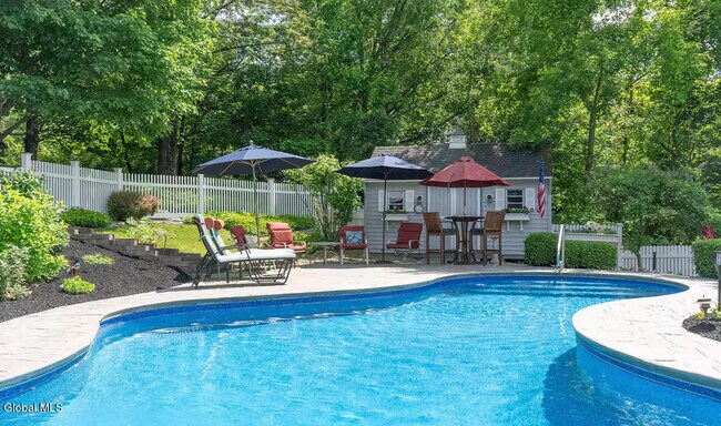 Building Photo - 27 Hill Rd