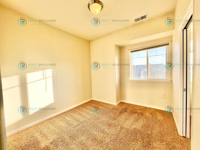 Building Photo - Stunning 3-Bedroom Townhome with Panoramic City Views, Upgraded Kitchen & Spacious Living in Nort...