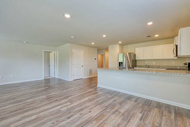 Building Photo - 220 Ingleby Rd
