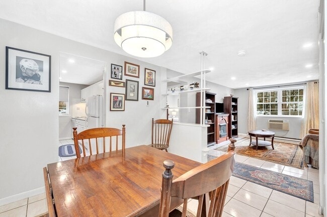 Building Photo - 7 Colonial Village Dr