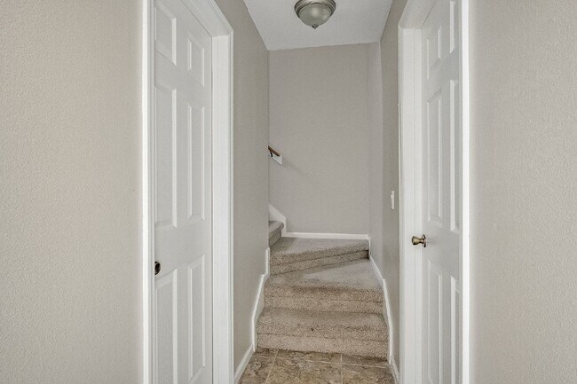 Building Photo - 3 bedroom, 2 bathroom townhome in Sonesta ...