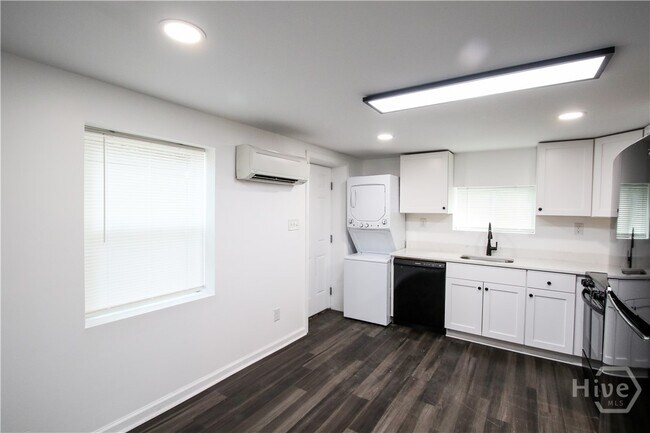 Building Photo - 1904 E 51st St