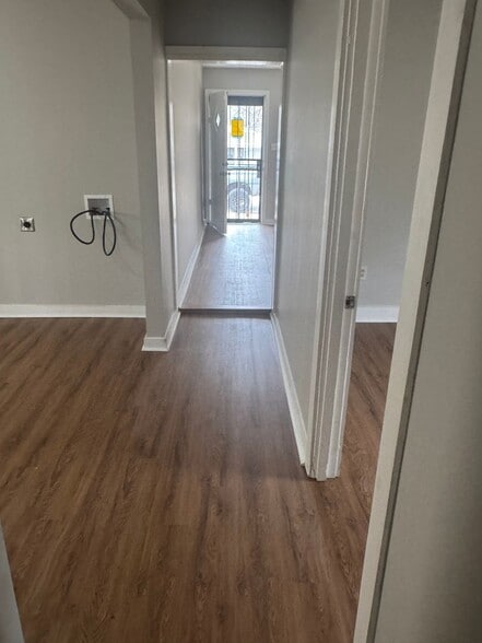 Building Photo - 694 Hamilton St