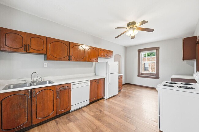 Building Photo - 511 Schirmer St