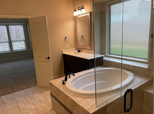 Building Photo - 1006 Jamal Dr