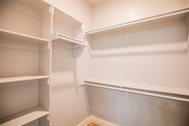 Building Photo - 303 Alder St