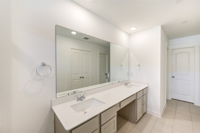 Building Photo - 11910 Carvalho Dr
