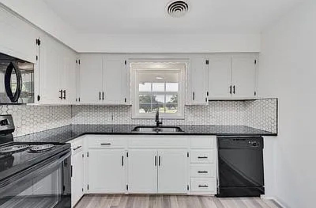 Building Photo - 725 W Brock St