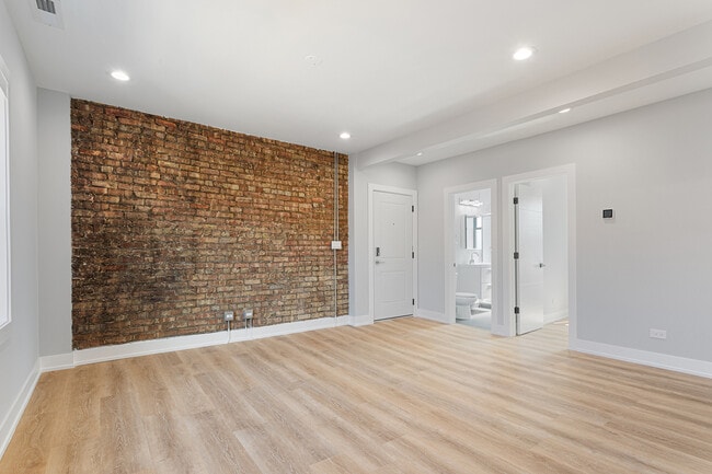 Building Photo - 1550 W Juneway Terrace