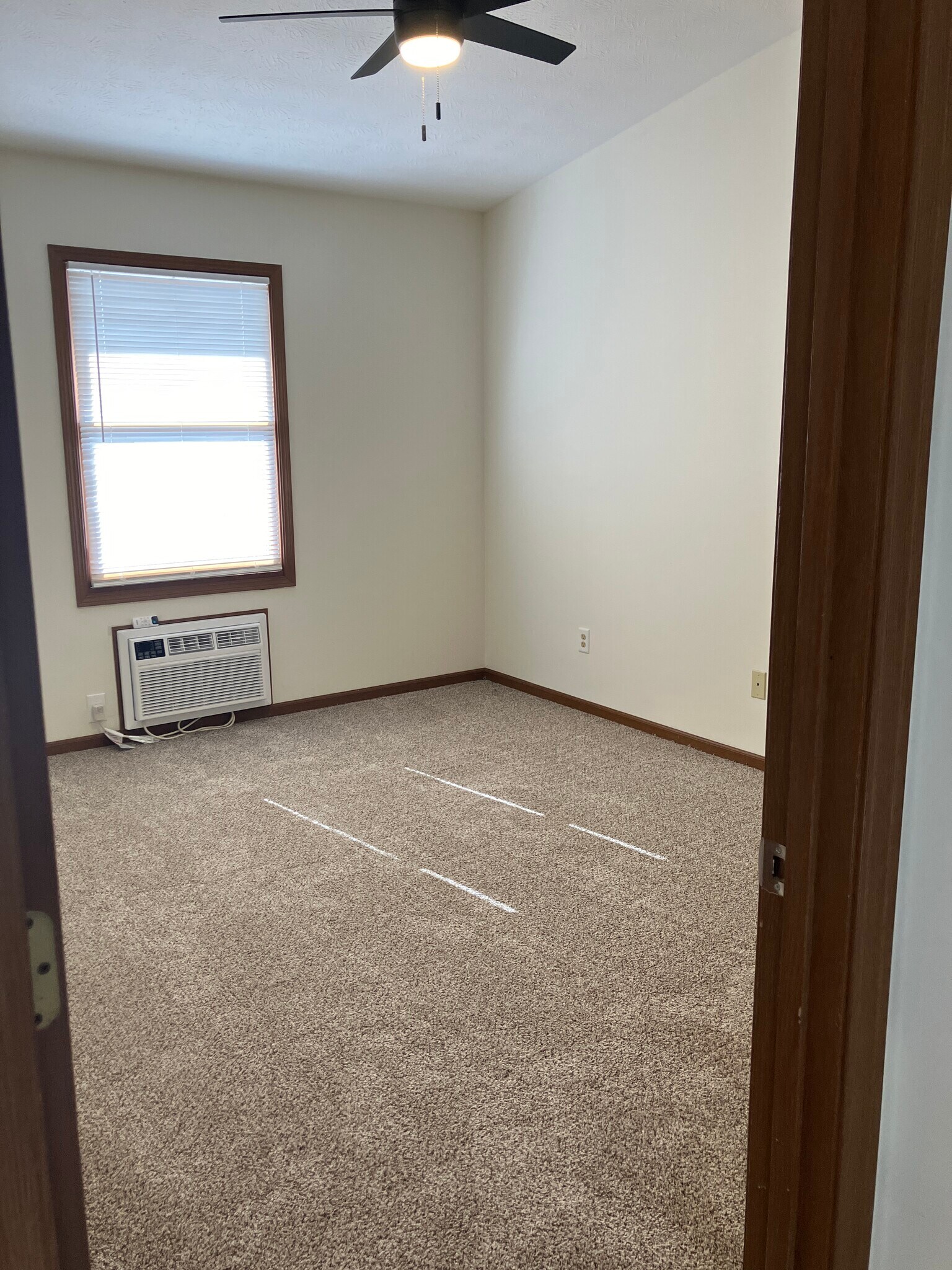 Building Photo - 665 Mumford Dr