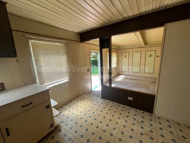 Building Photo - 155 Pomona Dr