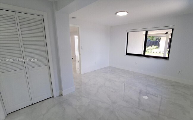 Building Photo - 216 Shadow Way