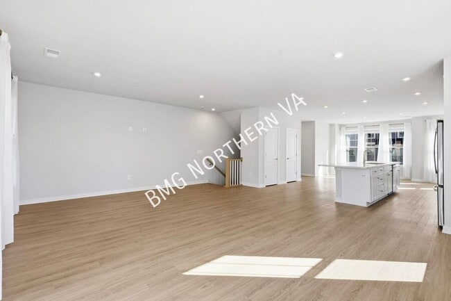 Building Photo - 201 Park Central Ter