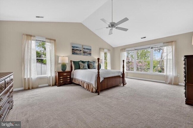 Building Photo - 928 Waterview Dr