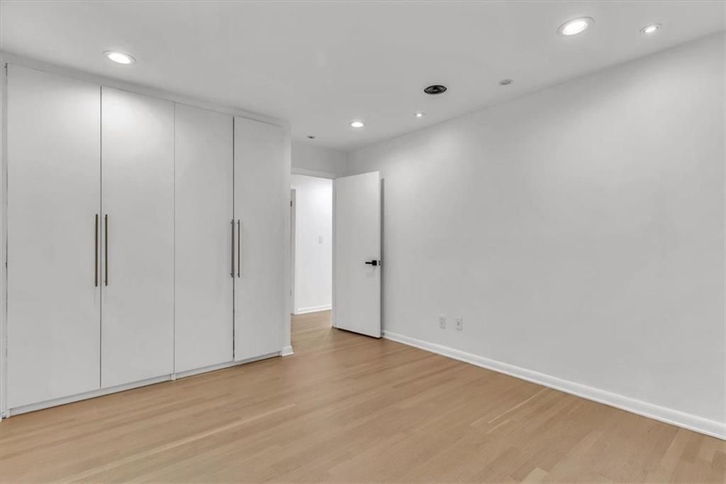 Building Photo - 2605 McKinnon Dr