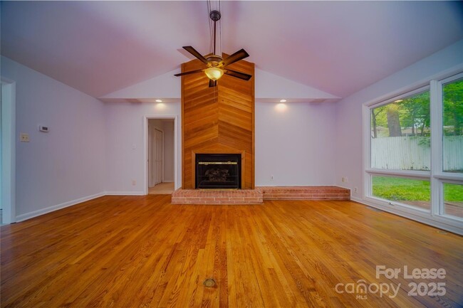 Building Photo - 1123 Lynbrook Dr