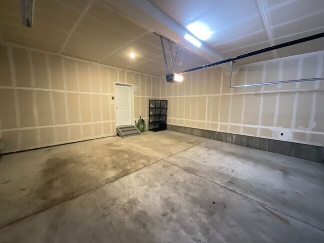 Building Photo - 3 Bedroom Townhome Available Near Voyager ...