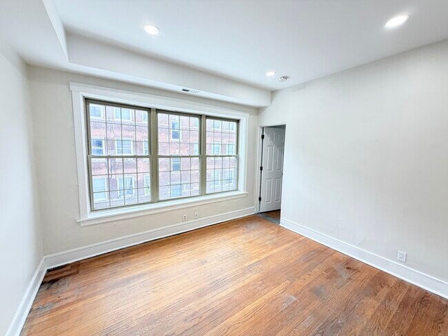 Building Photo - 5674 N Ridge Ave