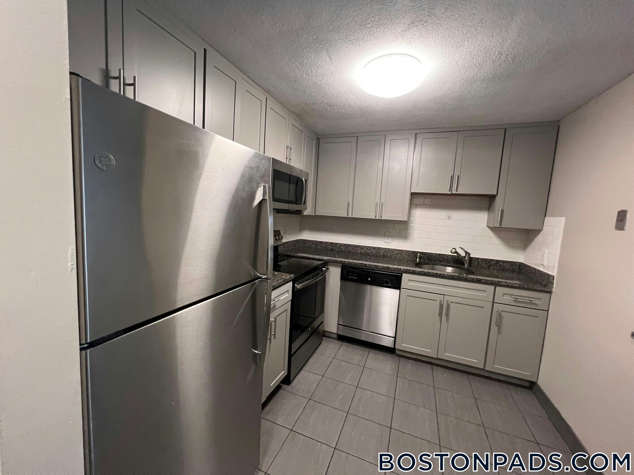 Building Photo - 24 Whites Ave