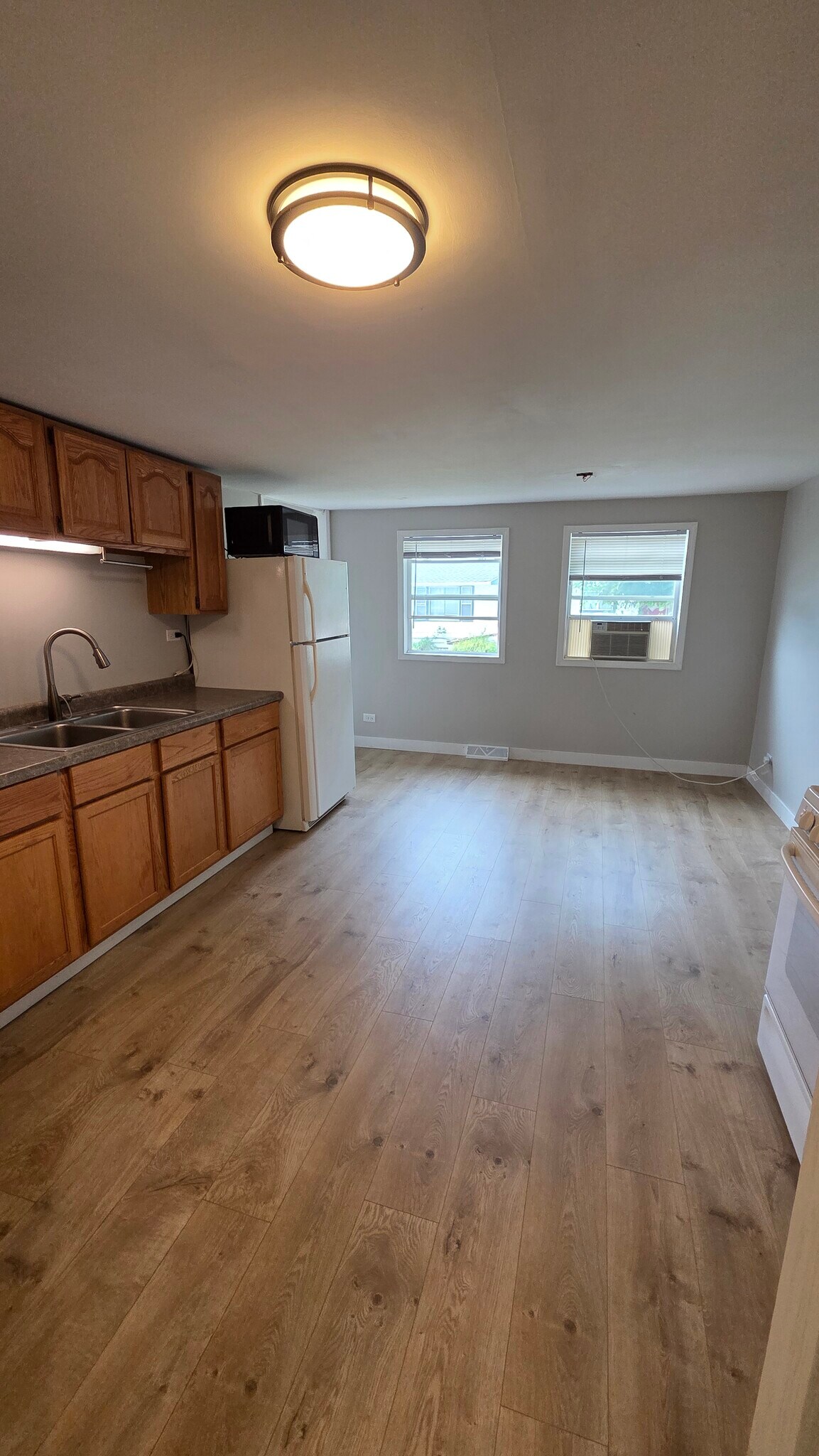 Building Photo - 1355 Thistle Dr
