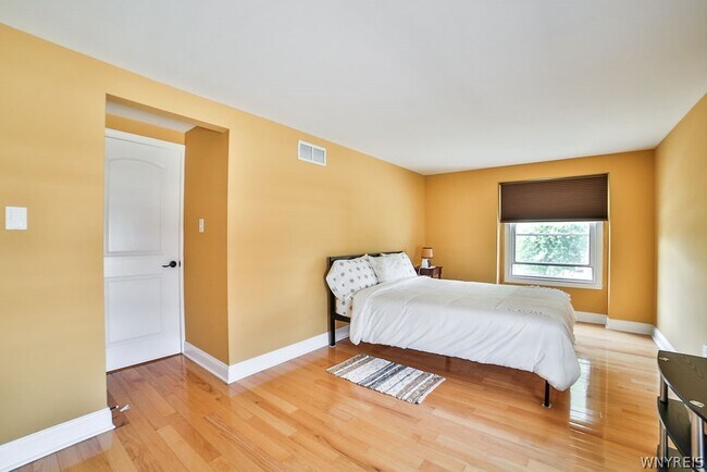 Building Photo - 32 Bernhardt Dr