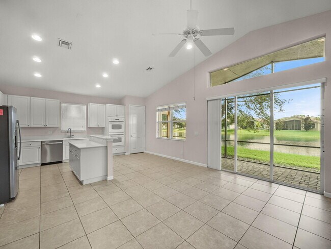 Building Photo - 1863 SW Jamesport Dr