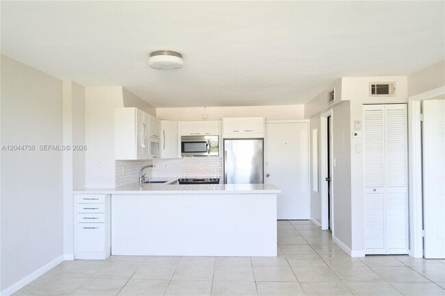 Building Photo - 3000 N Ocean Blvd