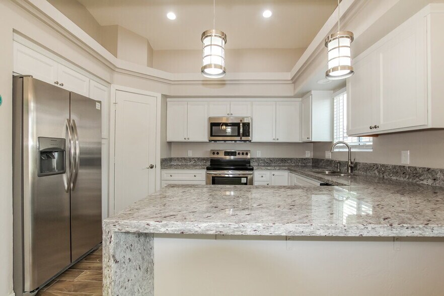 Building Photo - 8902 W Monroe St