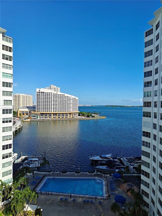 Building Photo - 825 Brickell Bay Dr
