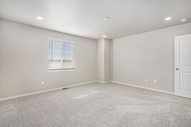 Building Photo - Stunning Townhome in Northridge Trails