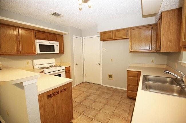 Building Photo - 12903 Humphrey Dr