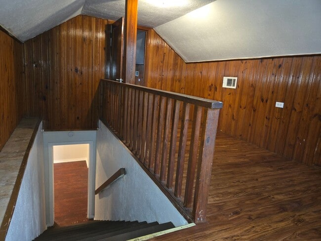 Building Photo - Spacious 4 Bed/ 2 Bath in North Jackson!