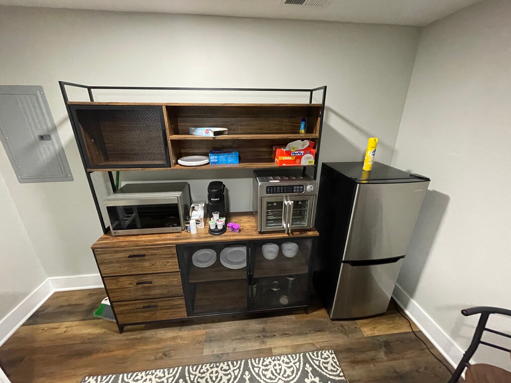 Kitchen amenities - 1521 S Randolph St